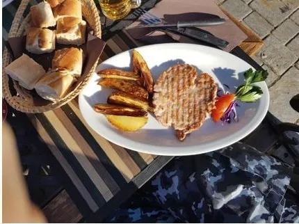 Grigliata di carne con patate