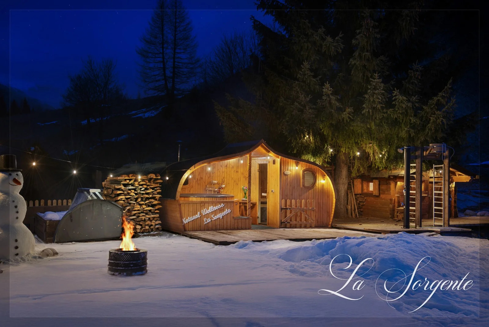 Area Natural Wellness de La Sorgente al crepuscolo: sauna e idromassaggio sulla neve